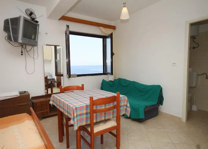 By The Sea Zaklopatica, - 8340 *