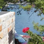 Διαμέρισμα By The Sea Zaklopatica, - 8340 *