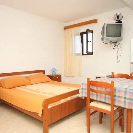 By The Sea Zaklopatica, - 8340 *