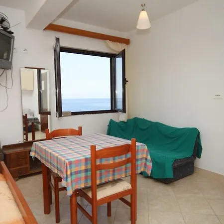 By The Sea Zaklopatica, - 8340 *