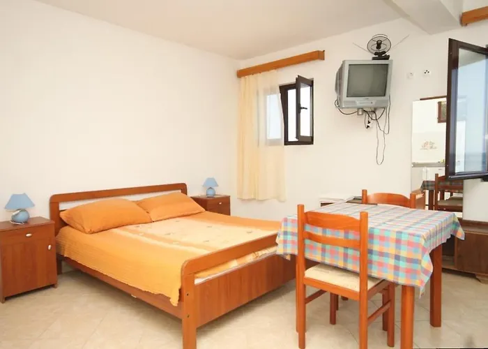 By The Sea Zaklopatica, - 8340 *